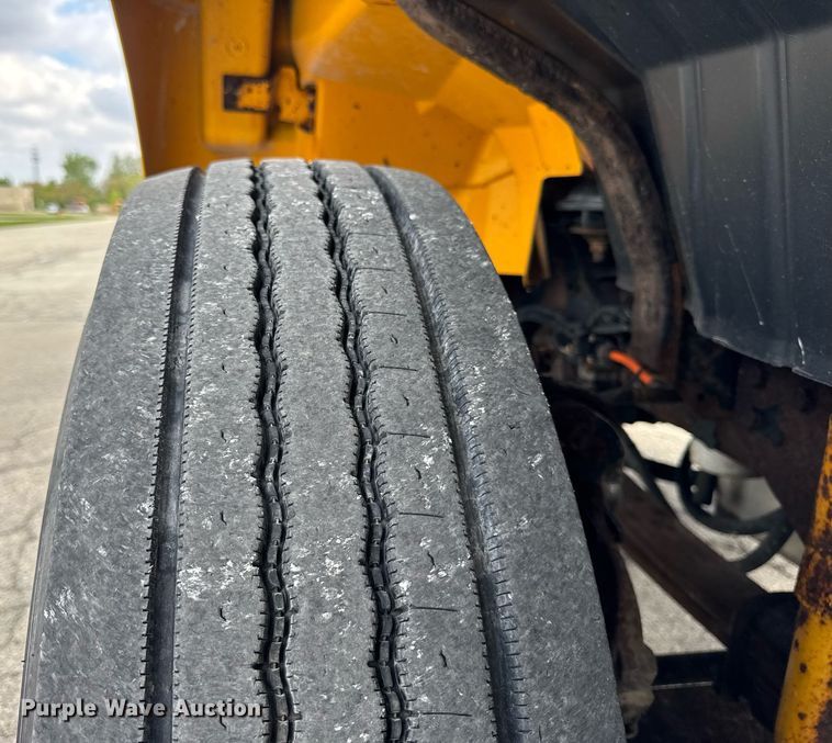 image for item DH9951 2003 International 7400 dump truck