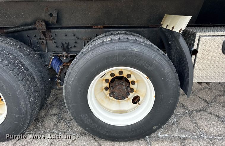 image for item DH9951 2003 International 7400 dump truck