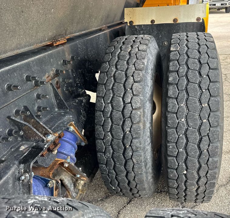 image for item DH9951 2003 International 7400 dump truck