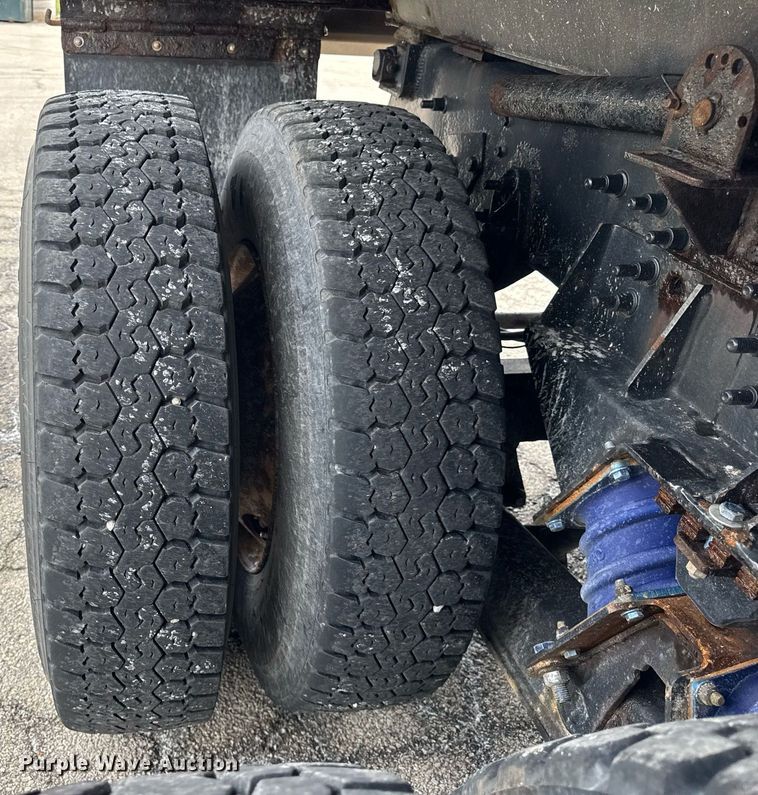 image for item DH9951 2003 International 7400 dump truck