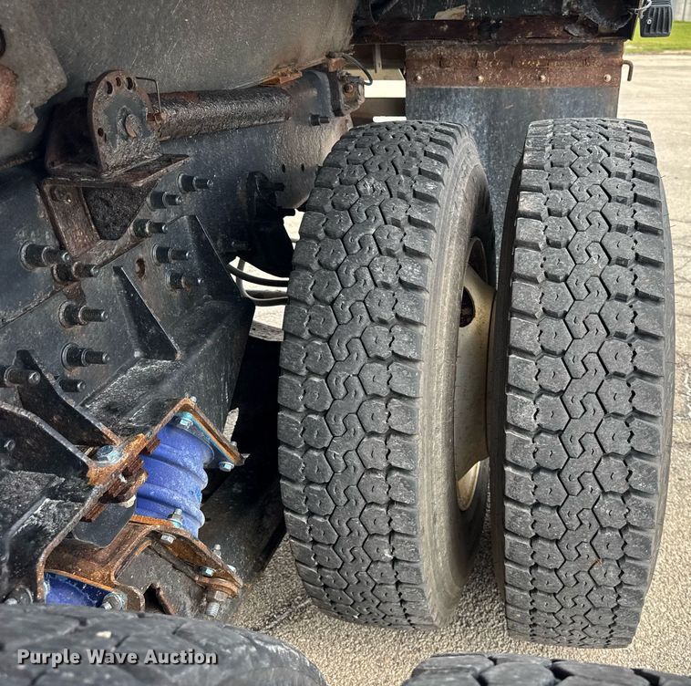 image for item DH9951 2003 International 7400 dump truck