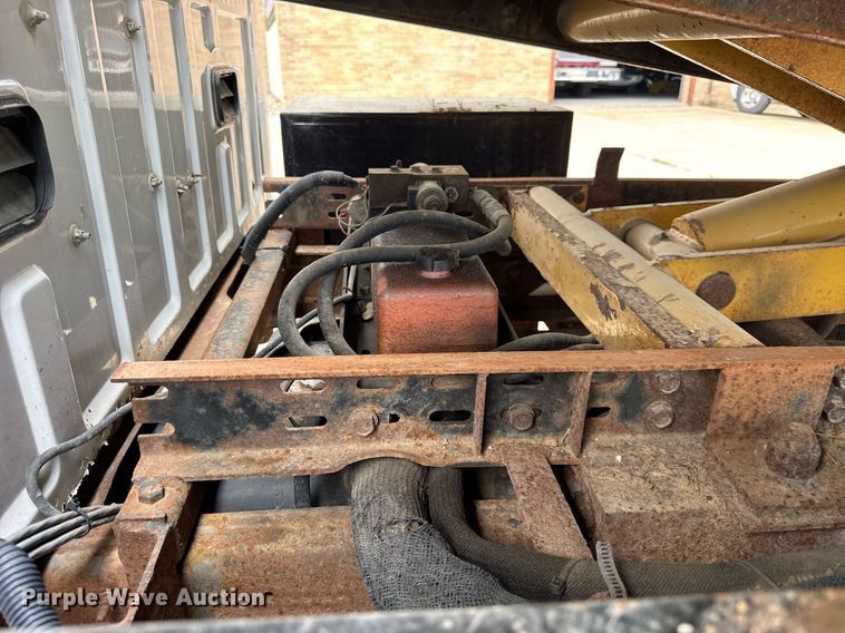 image for item DH9958 2003 Ford F350 Super Duty XL dump bed pickup truck