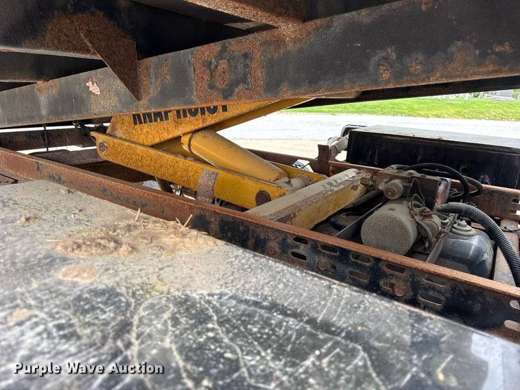 image for item DH9958 2003 Ford F350 Super Duty XL dump bed pickup truck