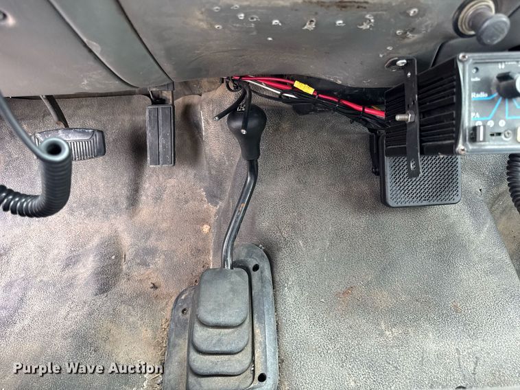 image for item DH9958 2003 Ford F350 Super Duty XL dump bed pickup truck