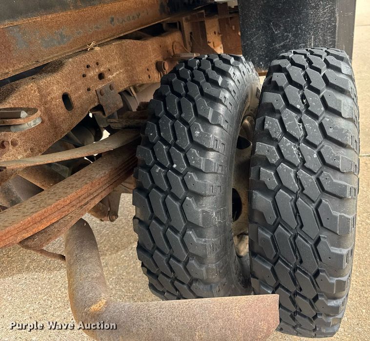 image for item DH9958 2003 Ford F350 Super Duty XL dump bed pickup truck