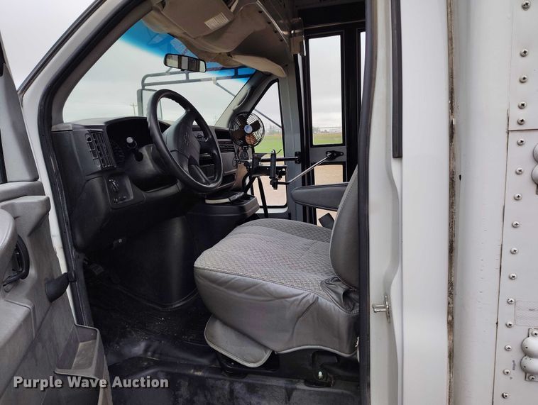 image for item DP4981 2005 Chevrolet Express G3500 school bus