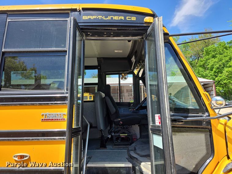 image for item DT6863 2008 Thomas Built Buses Saf-T-Liner C2 school bus
