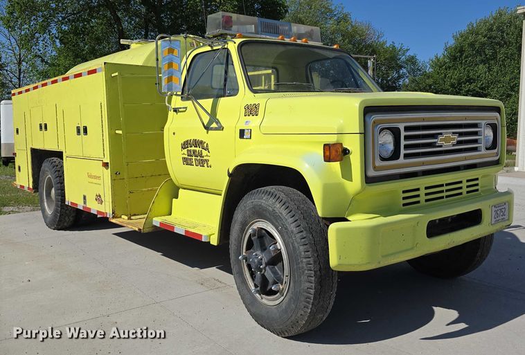 image for item DT6877 1985 Chevrolet C70 tank truck