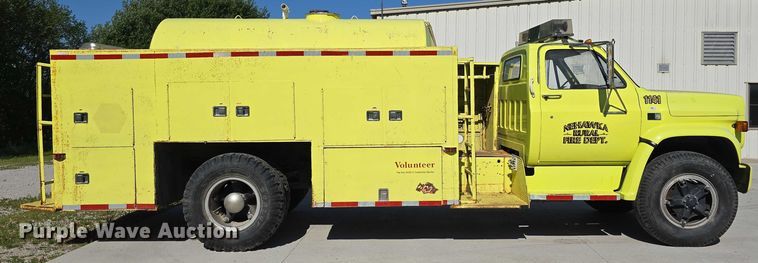 image for item DT6877 1985 Chevrolet C70 tank truck