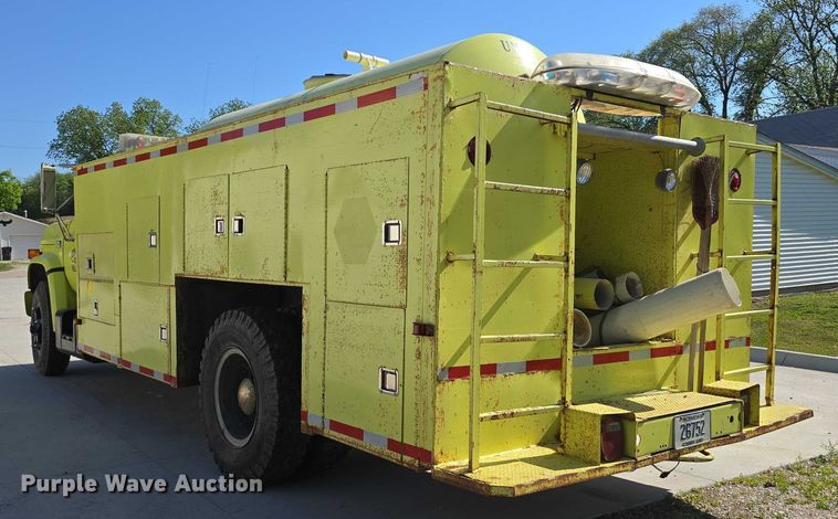 image for item DT6877 1985 Chevrolet C70 tank truck