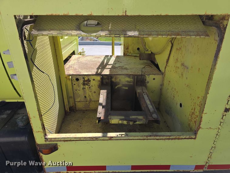 image for item DT6877 1985 Chevrolet C70 tank truck