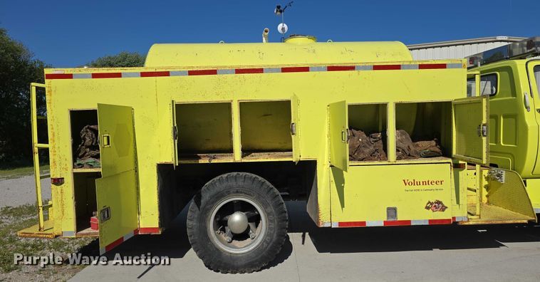 image for item DT6877 1985 Chevrolet C70 tank truck