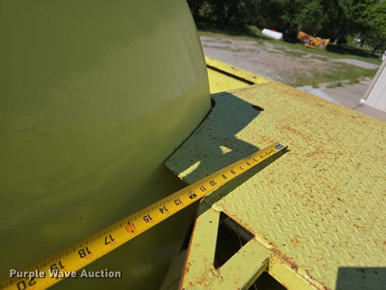 image for item DT6877 1985 Chevrolet C70 tank truck