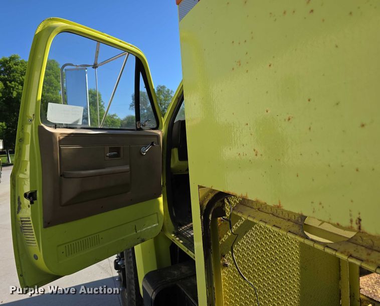image for item DT6877 1985 Chevrolet C70 tank truck