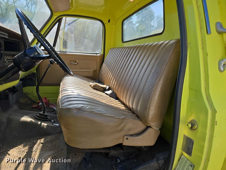 image for item DT6877 1985 Chevrolet C70 tank truck