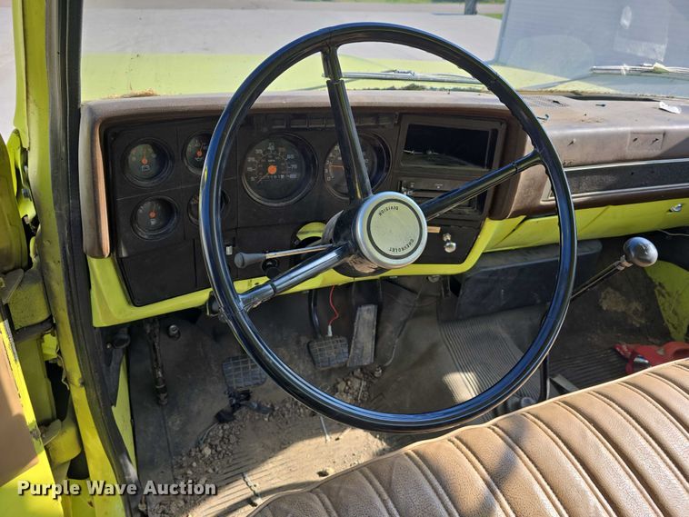 image for item DT6877 1985 Chevrolet C70 tank truck