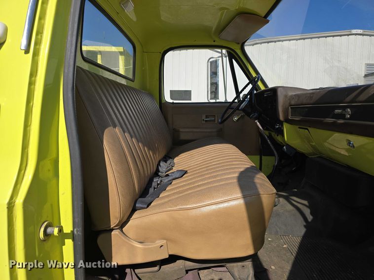 image for item DT6877 1985 Chevrolet C70 tank truck