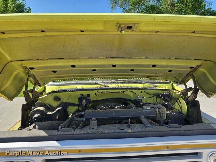 image for item DT6877 1985 Chevrolet C70 tank truck