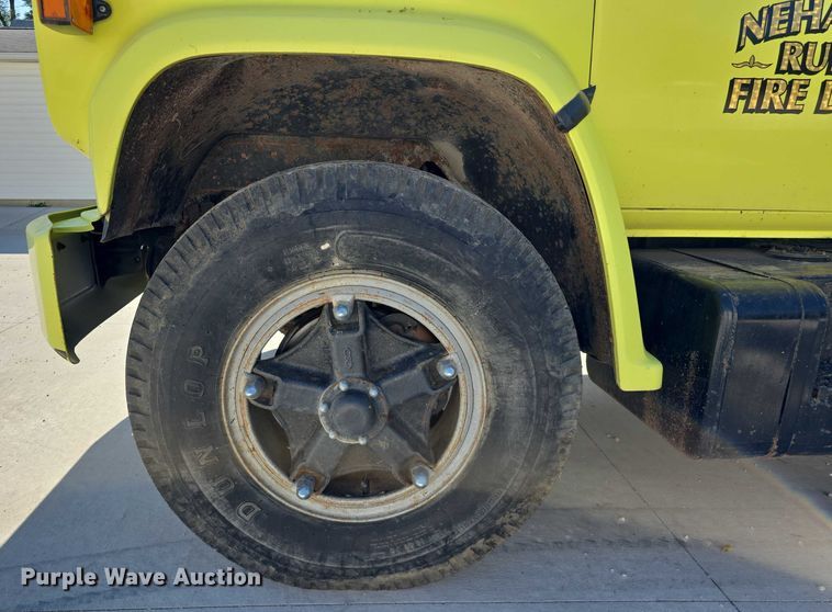 image for item DT6877 1985 Chevrolet C70 tank truck