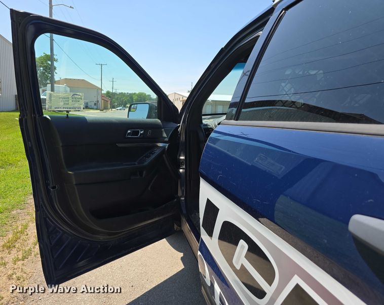 image for item DT6896 2017 Ford Explorer Police Interceptor SUV
