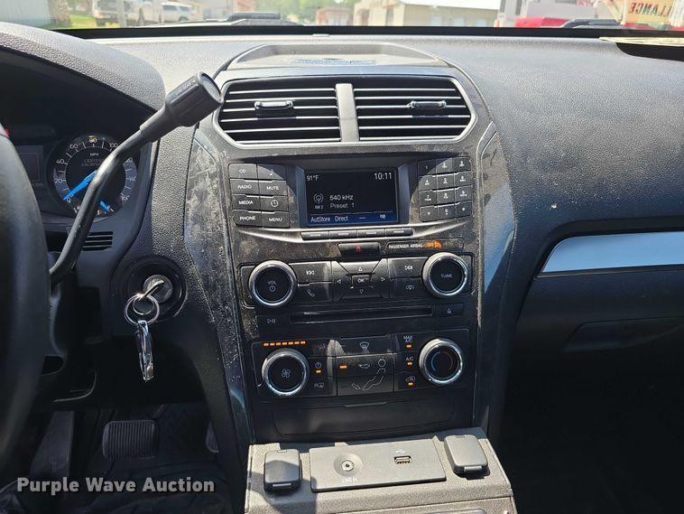 image for item DT6896 2017 Ford Explorer Police Interceptor SUV