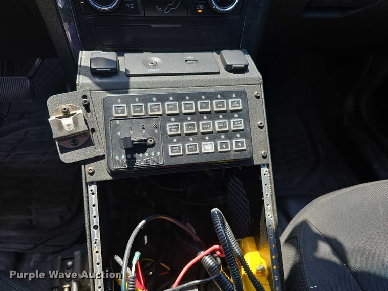 image for item DT6896 2017 Ford Explorer Police Interceptor SUV