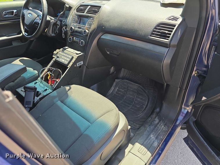 image for item DT6896 2017 Ford Explorer Police Interceptor SUV