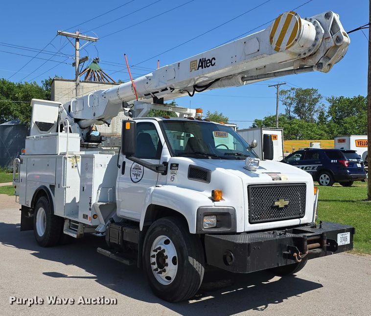 image for item DT6899 2009 Chevrolet C8500 bucket truck