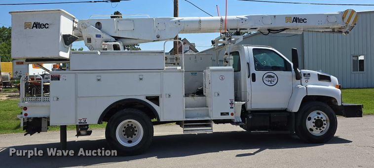 image for item DT6899 2009 Chevrolet C8500 bucket truck