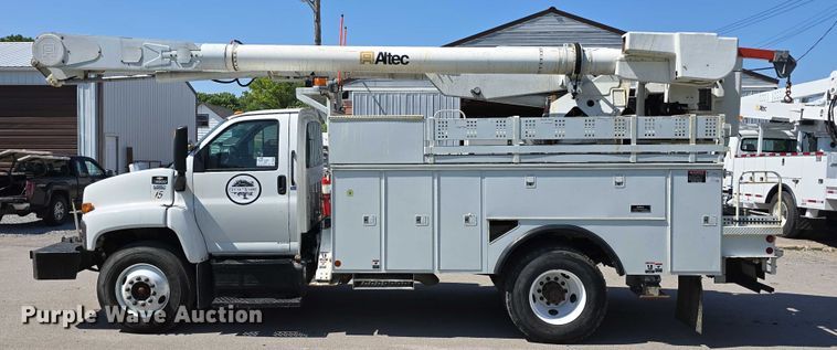 image for item DT6899 2009 Chevrolet C8500 bucket truck