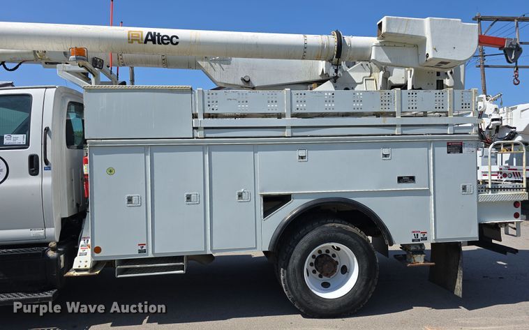 image for item DT6899 2009 Chevrolet C8500 bucket truck