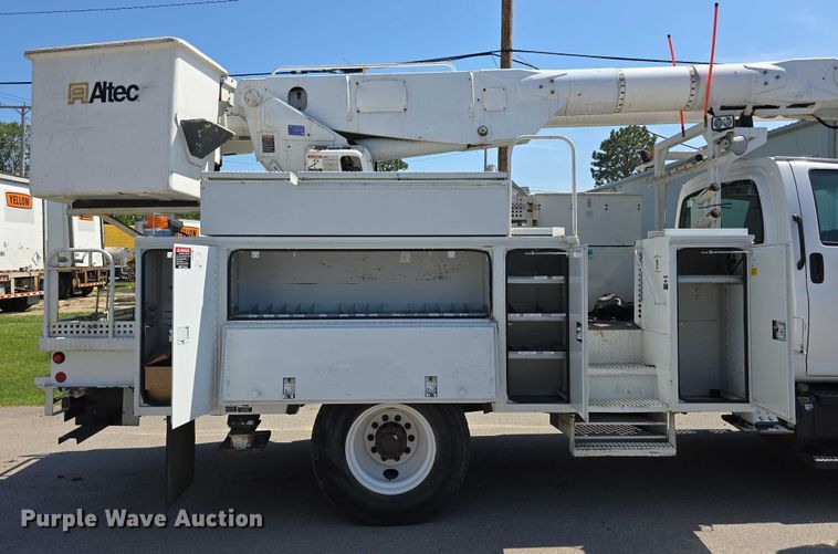 image for item DT6899 2009 Chevrolet C8500 bucket truck