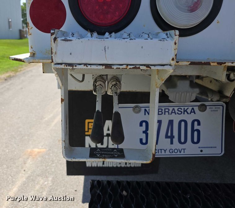 image for item DT6899 2009 Chevrolet C8500 bucket truck