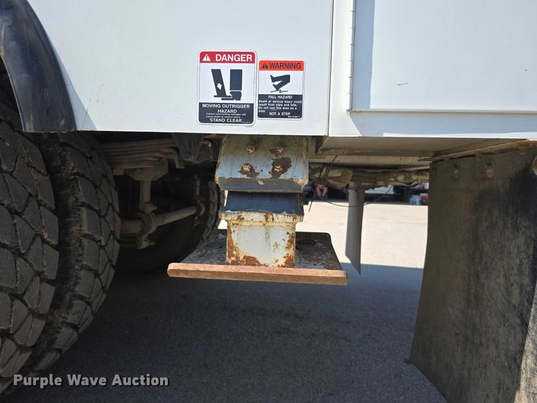 image for item DT6899 2009 Chevrolet C8500 bucket truck