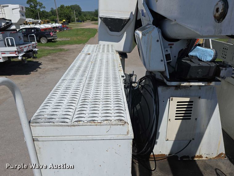 image for item DT6899 2009 Chevrolet C8500 bucket truck