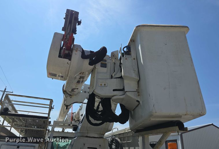 image for item DT6899 2009 Chevrolet C8500 bucket truck