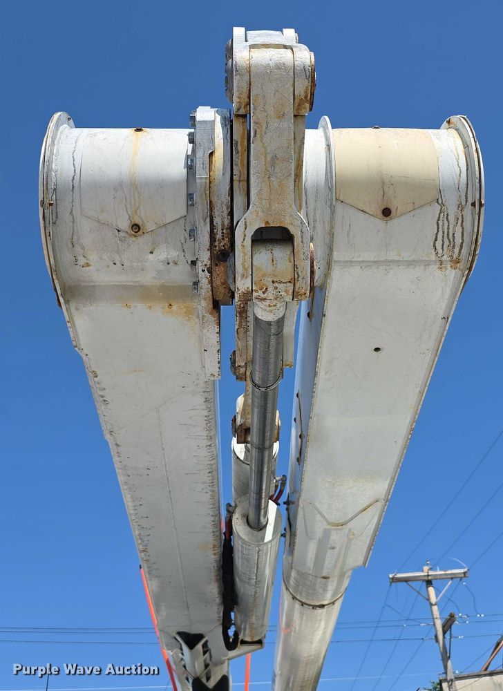 image for item DT6899 2009 Chevrolet C8500 bucket truck