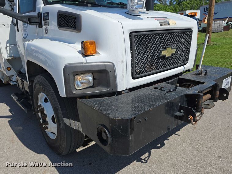 image for item DT6899 2009 Chevrolet C8500 bucket truck