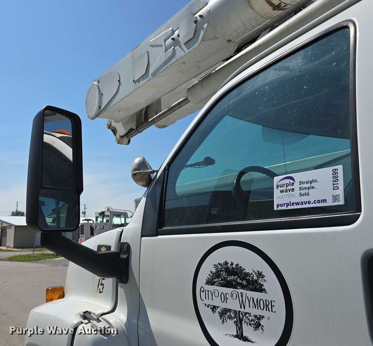 image for item DT6899 2009 Chevrolet C8500 bucket truck