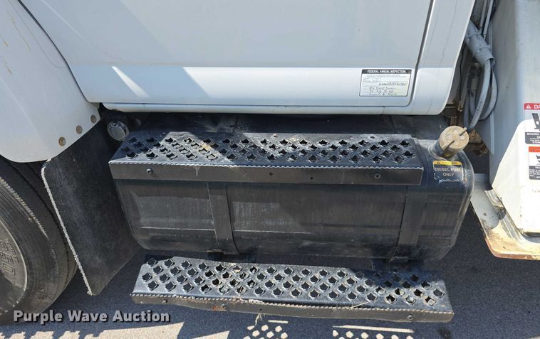 image for item DT6899 2009 Chevrolet C8500 bucket truck