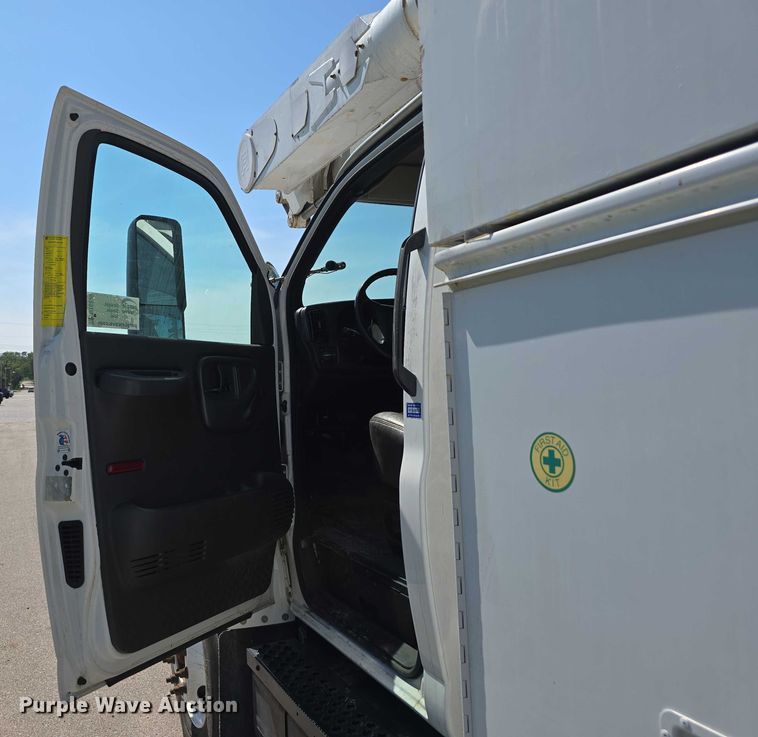 image for item DT6899 2009 Chevrolet C8500 bucket truck