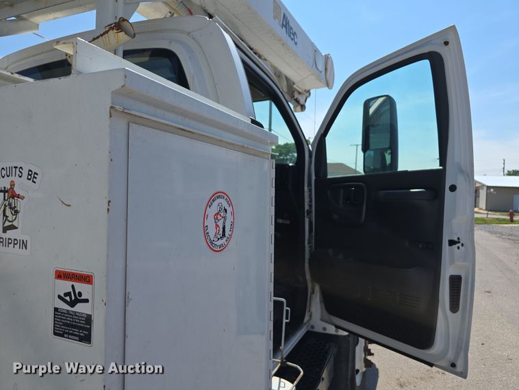 image for item DT6899 2009 Chevrolet C8500 bucket truck