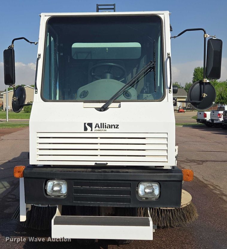 image for item DT7178 2007 Allianz Johnston 3000 street sweeper