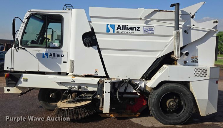 image for item DT7178 2007 Allianz Johnston 3000 street sweeper