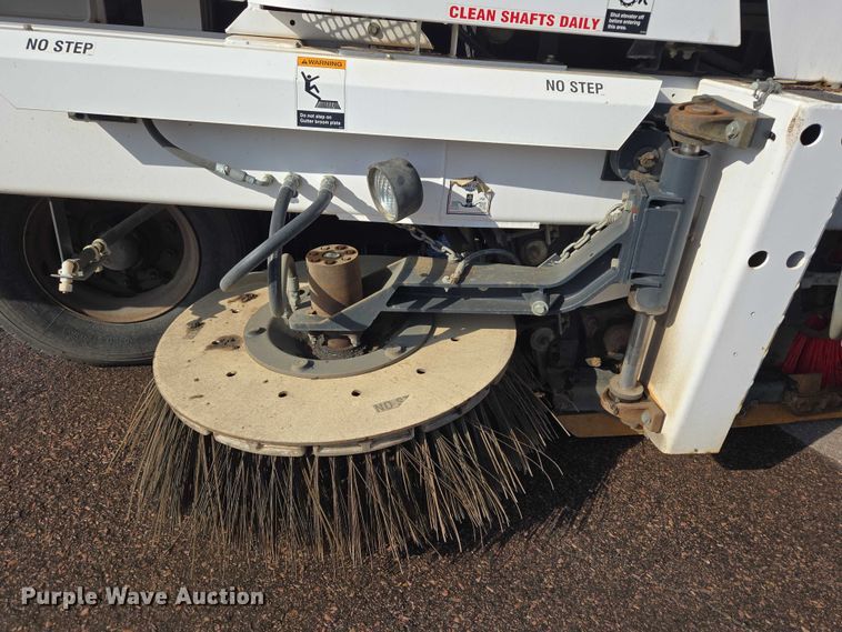 image for item DT7178 2007 Allianz Johnston 3000 street sweeper