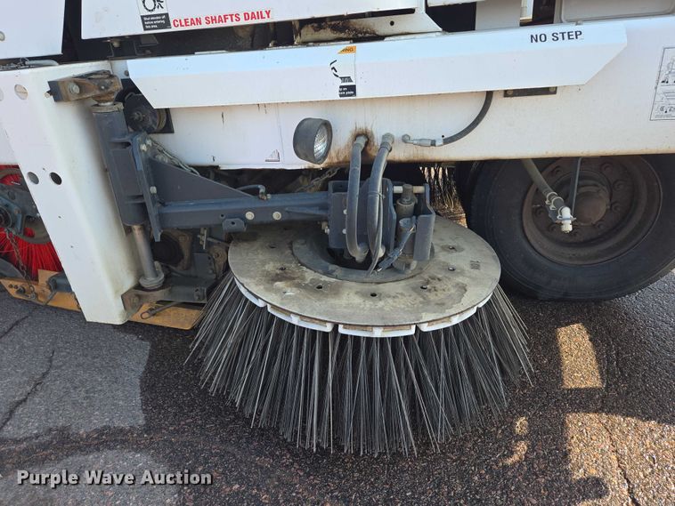 image for item DT7178 2007 Allianz Johnston 3000 street sweeper