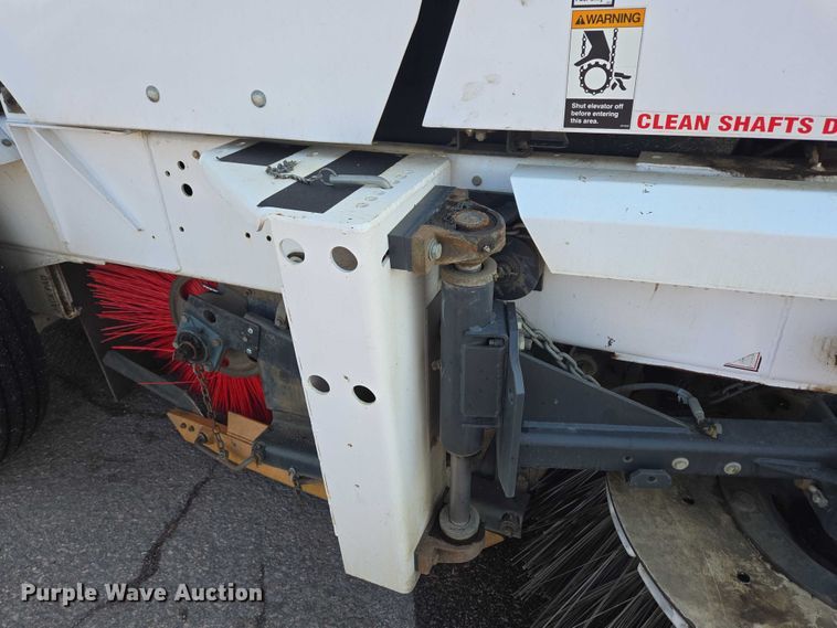 image for item DT7178 2007 Allianz Johnston 3000 street sweeper