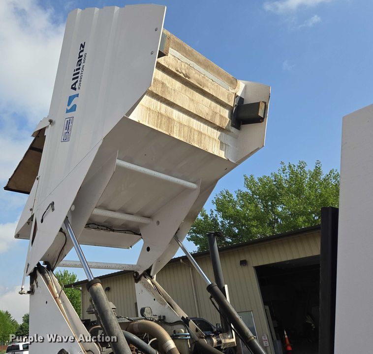 image for item DT7178 2007 Allianz Johnston 3000 street sweeper