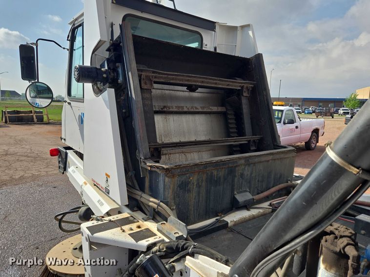 image for item DT7178 2007 Allianz Johnston 3000 street sweeper