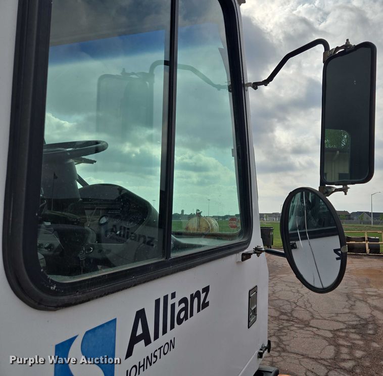 image for item DT7178 2007 Allianz Johnston 3000 street sweeper